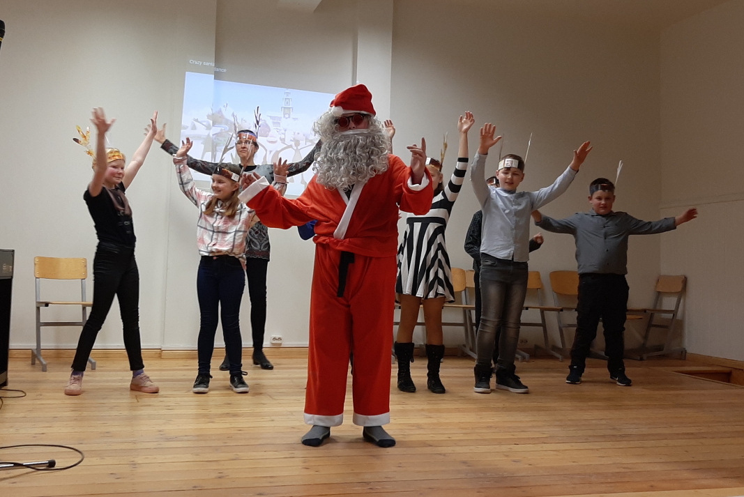 Paly Back ja 4. klassi Crazy Santa Dance