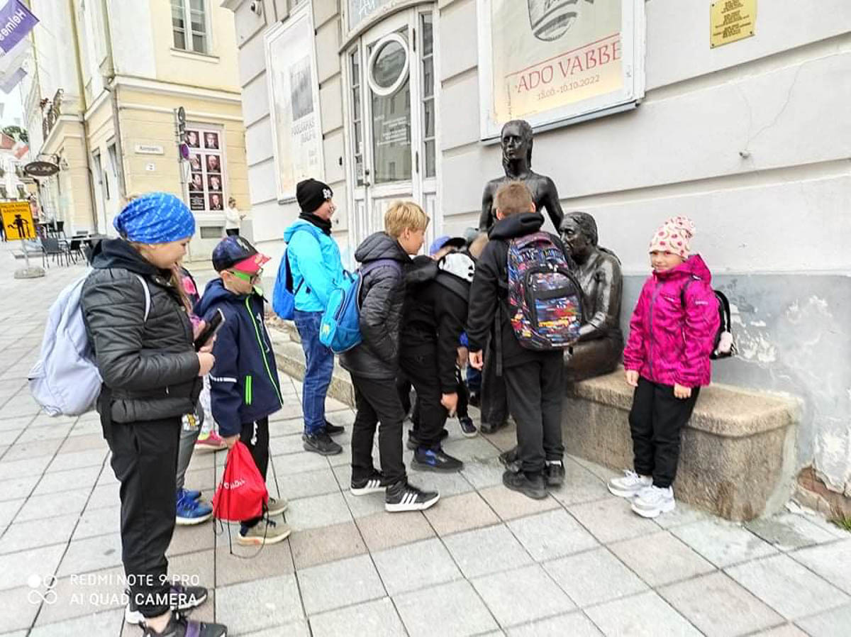 3. ja 4. klass osalesid Tartu kunstimuuseumis projekti Kunst loob lähedust tegevustes. 
